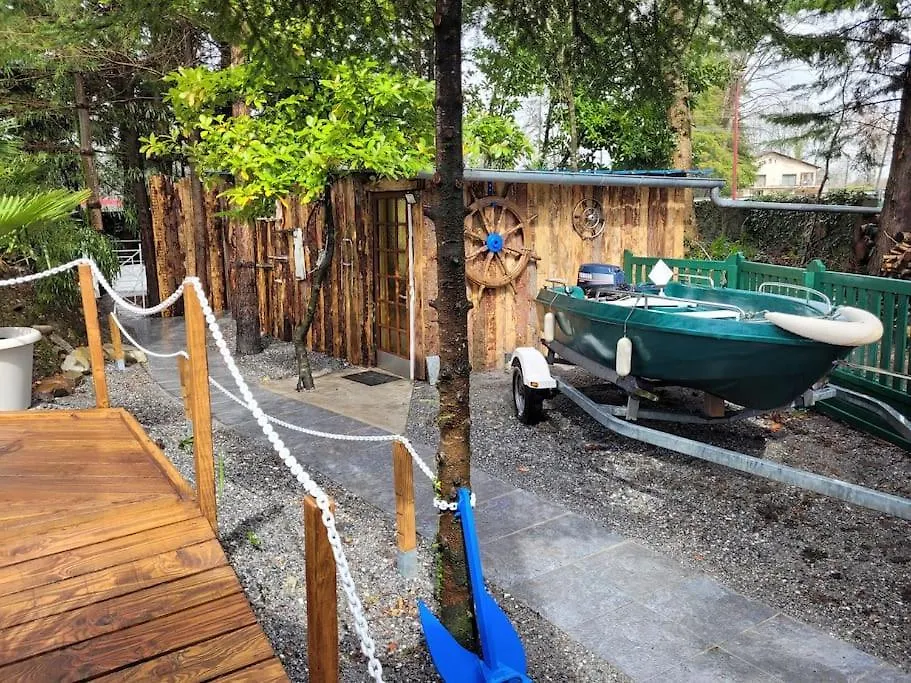 Bateau Sur Terre Pres Du Bassin Ξενοδοχείο Capvern Πλωτό κατάλυμα