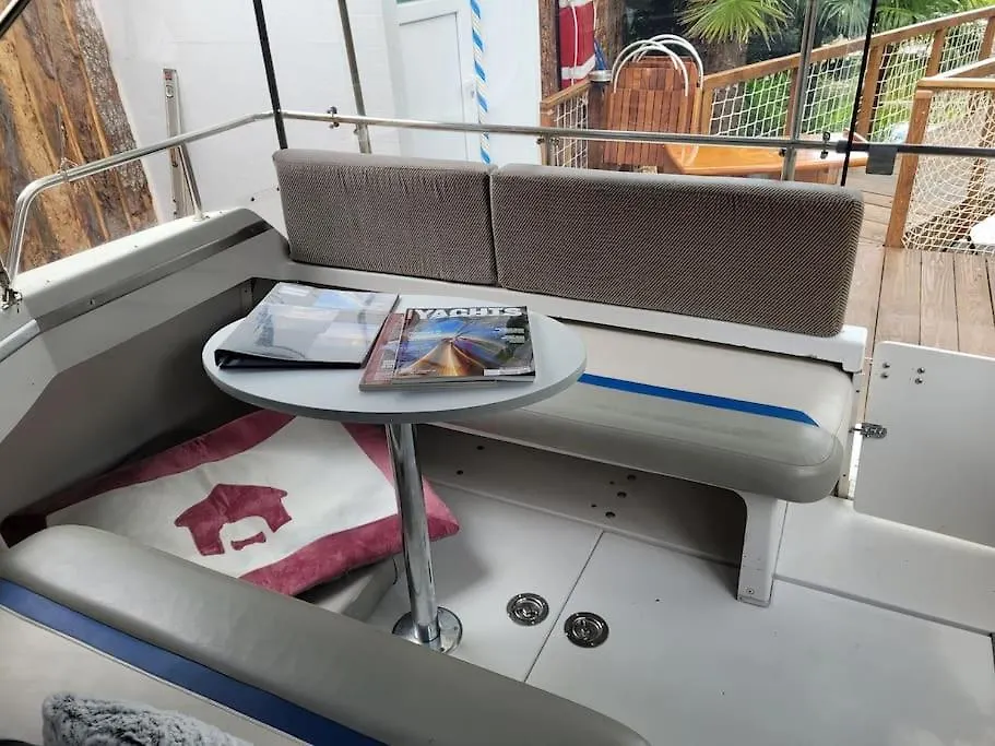 Bateau Sur Terre Pres Du Bassin Hotell Capvern 0*,