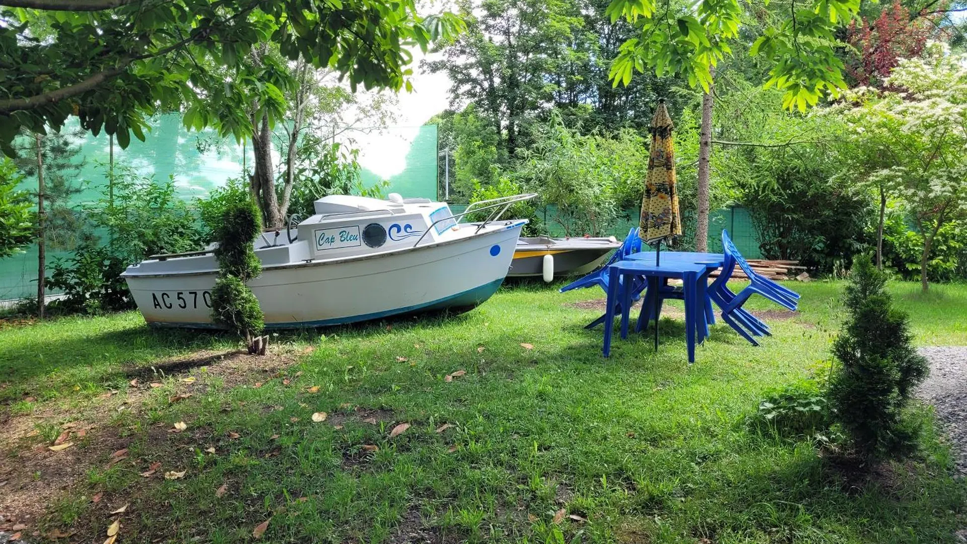 Båthotell Bateau Sur Terre Pres Du Bassin Hotell Capvern Frankrike